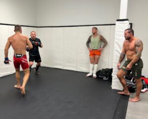 Borys Mańkowski Instagram - Tydzień temu wyrzut Dopaminy w Vegas, dzisiaj gromadzenie serotoniny w domu. 
Dużo się dzieje, dużo skrajności, w ten sposób można posmakować życia w pełni, wszystko dzięki obraniu drogi fightera, jestem temu wdzięczny.