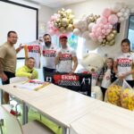 Borys Mańkowski Instagram - Co za niesamowity dzień❗️Roman Szymański - MMA Fighter Borys Mańkowski z 𝑬𝑲𝑰𝑷𝑨̨ 𝑾𝑹𝒁𝑶𝑺𝑨 odwiedzili onkoludki 🎗👫 🎁ℙ𝕣𝕫𝕖𝕜𝕒𝕫𝕒𝕝𝕚𝕤́𝕞𝕪 🎁 💥20 stolików łóżkowych 💥Termometry 💥Ciśnieniomierze 🧸 Pluszaka 𝗘𝗞𝗜𝗣𝗬 𝗪𝗥𝗭𝗢𝗦𝗔 Borys ❗️Roman❗️Dziękujemy za to, że znaleźliście czas ❤️Przynosząc pacjentom radość 💪🏼 🤝Szymon Harmański 🤝Kwiaciarnia M&R 🤝Kolejorz Gostyń Szymon Michał Klupsch Dziękuje że jesteście 🎗