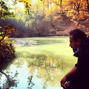 Borzoo Niknejad Instagram - داد و ستدمان با دل است،دل ميدهيم،دل ميگيريم، دل ميبنديم، دل ميشكنيم، دل گير ميشويم،.. دل كه گره خورد،ديگر،قيمت هر چيز بسته به دلبستگيمان دارد.... به خودت نگير، تو هيچگاه دلت به دلم گره نخورد كه قيمت بگيرد دلبستگيم.  برزو نيك نژاد