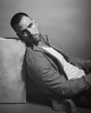 Brad Benedict Instagram - This pillow was so soft and comfortable. 🪨
.
.
📸 @estudios_official 👊🏽
#blackandwhite #photooftheday #theovalonbet