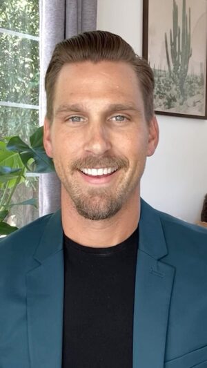 Brad Benedict Instagram - Hold on, Agent Kyle with the facial hair hits different. 👀 @bradbenedict reveals his favorite scene on #TheOvalonBET.  Who’s ready for #TheOval100 TOMORROW at 9/8c? Get hype with us in the comments and share your favorite series moment. ⬇️