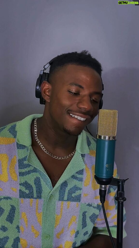 Brandon Gilpin Instagram - Mek mi sing to yu cause why yu Haffi Move Like Dat ? 🎙️🇯🇲🕺🏾🤩🤴🏾 Comment Yu favorite Lyric 💬🎵 Add Move Like Dat Too ya Playlist 🕺🏾🕺🏾(link in bio) #ShowTimeBrando #JamaicandisneyPrince #MoveLikeDat #newdancehall #dancehall #newmusic