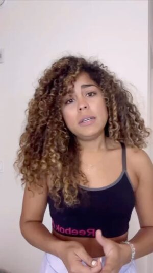 Brashell Santos Instagram - Esto está fuera de control atención @anasimord 🤣🤣 esta joven necesita ayuda @brashellsantos