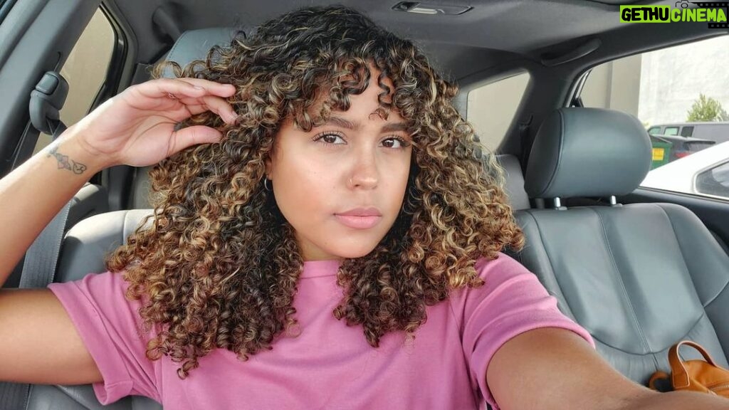 Brashell Santos Instagram - No siempre tengo ganas de subir fotos pero hoy si 🥰 pasen feliz resto de la tarde! . . Mis mechas: @mge_hair_miami #Curly #CurlyHair #CabelloRizado #Rizos #Cachos Miami, Florida