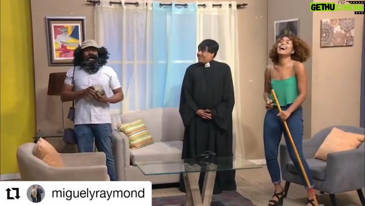 Brashell Santos Instagram - El día que volví de sorpresa donde mis amados reyes @miguelyraymond 😂😂 . . . #Repost @miguelyraymond • • • • • • 🎭 Padre Cana que pasó esa es @brashellsantos . 🤣 Estamos Comprometidos con tu Alegría 👑 🤣🤣 Estamos en nuestro canal de YouTube. Link el la Bio ☝🏻 // // Nuestro Humor es 👇🏼 Clasificación 🅰️ para todo público . ———————————— Somos 👉🏼 @raymondpozoofficial @miguelcespedesofficial ——————————-cada Domingo 8:00 pm por @colorvisionc9 de la mano de un súper súper elenco @yesnunezoficial @uldaactriz @venycespedes @richardurenaz @willianpineda48 @angelreyesdj @danielpozo1 @kakimarti_ @buliloshow #raymondymiguel #comedy #humor #reyesdelhumor🤴🏾#BrashellSantos #Comedia MIAMI florida / EE.UU