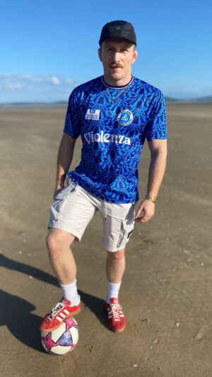 Brett Johns Instagram - Weekend Offender X Brett Johns

Violenza Tee!

It’s finally here!
A couple of Tweeks to the original design.

The shirt itself is a three way collaboration between myself, weekend offender and the 1992 Napoli kit!

Fashion design is definitely something I would like to be more involved with in the future! Thank you to Sam, Rhydian and the team at Weekend Offender for letting me take my first steps in the fashion world!

Italian Culture, Diego Maradona, Napoli.

Grazie a tutti,
Da Brett Johns.

Available on @weekendoffender VERY SOON.