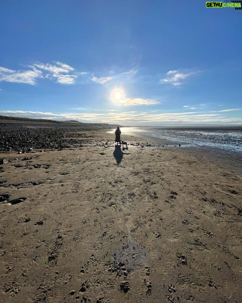 Brett Johns Instagram - Teulu. ❤️🏴󠁧󠁢󠁷󠁬󠁳󠁿