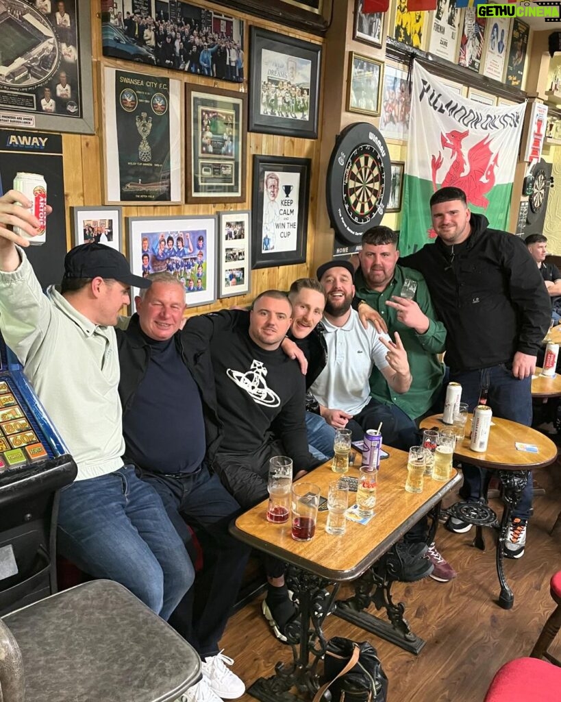 Brett Johns Instagram - Note to self. Stay off social media while under the influence of Alcohol. 😂😂😂 What a day out! 🦢