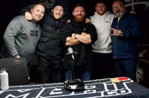 Brett Johns Instagram - ‘Names not on the list, you ain’t coming in 🤬’

Pleasure as always to chop it up with my bro and Welsh legend / superstar @flex_lewis 🐐🏴󠁧󠁢󠁷󠁬󠁳󠁿 podcast coming next week @tankd_up_podcast