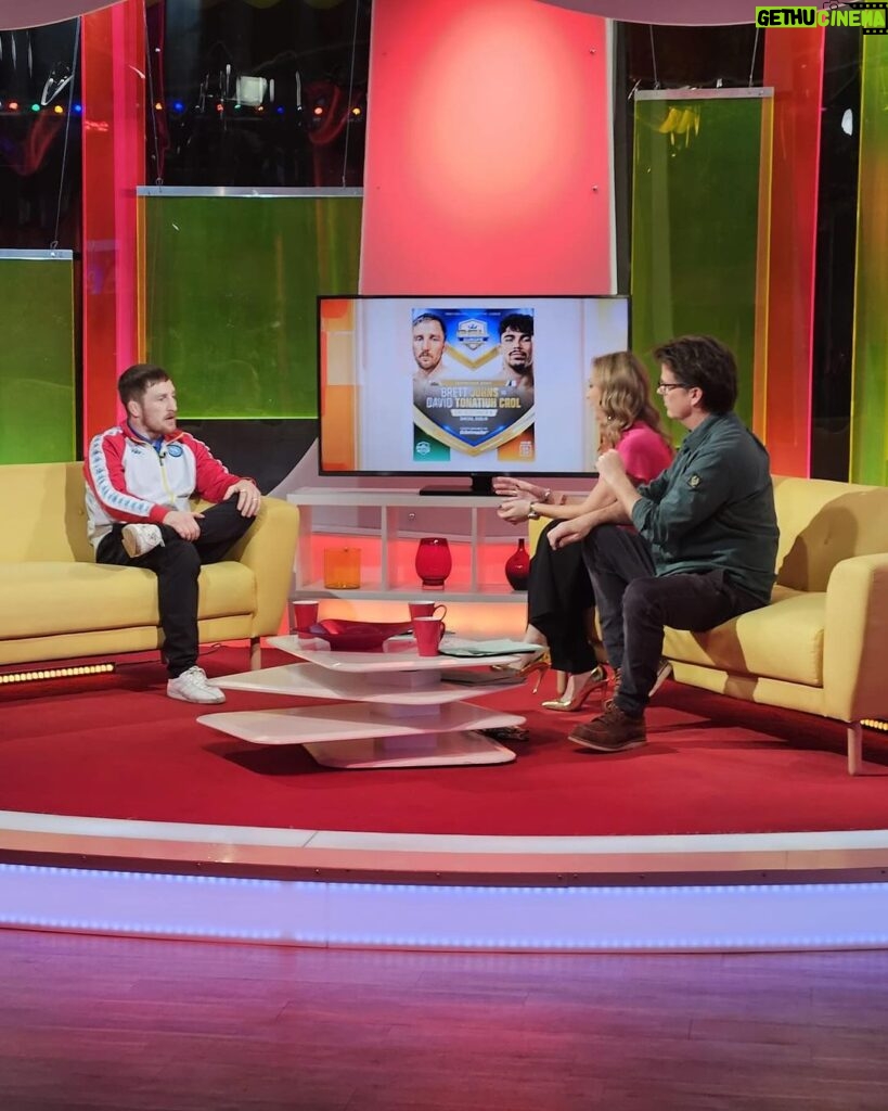 Brett Johns Instagram - Ar y sofa unwaith eto gyda @henos4c yn siariad am y ffeit @pfleurope 8fed o Rhagfyr! Diolch I @llinoswlee a @rhodderssowen Methu aros! Nice to be back on the @henos4c sofa talking about the upcoming bout on @pfleurope on December 8th! Massive thank you to @llinoswlee and @rhodderssowen Can’t wait! 📷 @eurosjonesevans @pfleurope @danhardymma @shoremixedmartialarts @bjohnsmma