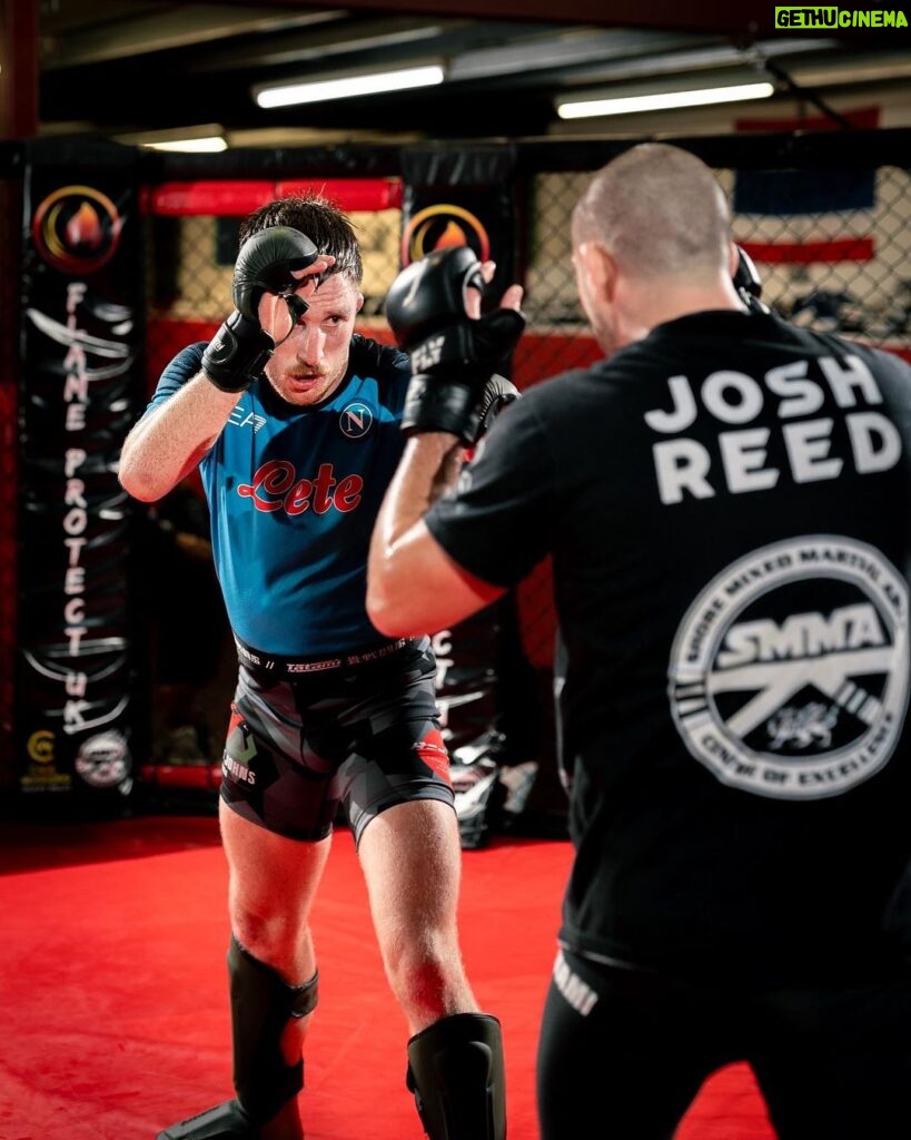 Brett Johns Instagram - Sparring some of the best fighters in the world, on a daily basis. Massive thank you to the team as always. @shoremixedmartialarts Having it off with another tasty scrapper December 8th @sashshots 📷
