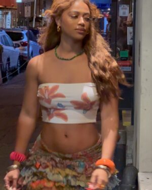 Bria Bryant Instagram - if pretty was a person 🌺✨

Top: Edikted
Skirt: @zara 
Jewlery: @killaaccess 
Shoes: @prettylittlething
