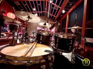 Brian Frasier-Moore Instagram - Yesterday’s office at @henson.studio 🥁 Stay tuned! #moviescoring #bfmsessions #bfmsignaturesnare #bfmsignaturesticks 

@pearl_drums @sabiancymbals @evansdrumheads @vaterdrumsticks