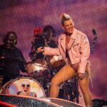 Brian Frasier-Moore Instagram - Repost from @pinkfaneurope @hookedonspice 🙏🏾✊🏾 ・・・ 🎸 SATURDAY 🎸 Have a great Saturday, everyone! 🎶 🎸 🎶 🥁 🎶 📷 @hookedonspice #bfmpinkpantherkit #pink #aleciamoore #pinksinger #singer #pinkfans #pinkmusic #music #sumercarnivatourl2023 #foryou #sumercarnivatour #pinkvibes #idol #icon #rockstar #gitar #drums #saturday #bfmworld