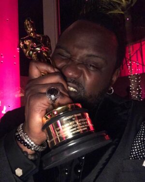Brian Tyree Henry Instagram - #oscars styled by the amazing @waaadams @waacostumedesign suit by @armani watch by @movado statue by @spiderversemovie joy by @iamreginaking and @kikilayne ❤️👏🏿❤️👏🏿