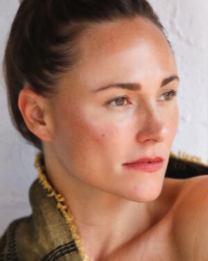 Briana Evigan Instagram - @tiaandrose glow!!! Thanks for hooking me up @rosannafaraci not only with the photo shoot but your amazing oils. Can’t wait to be lathering up with these in the jungle in Bali. Smells like a tropical island and a sandy beach. My favorite place to be.