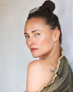 Briana Evigan Instagram - @tiaandrose glow!!! Thanks for hooking me up @rosannafaraci not only with the photo shoot but your amazing oils. Can’t wait to be lathering up with these in the jungle in Bali. Smells like a tropical island and a sandy beach. My favorite place to be.