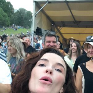 Bridget Regan Instagram - 2 0 2 1 ✌️💗💯🌙🌿🏠🌀😷👨‍👩‍👧‍👦🥦🥒🥬👣👩🏻‍🦰🛎💚