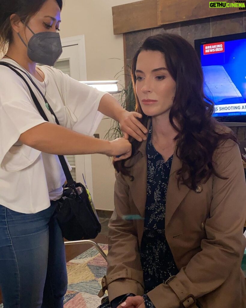 Bridget Regan Instagram - These people work their arses off so I look good. I couldn’t be more thankful to all the amazing crews I have worked with over the years. The volume of talent, commitment and sheer badassery has consistently amazed me. Film and TV can’t happen without crew and they deserve a lunch break, sleep and a living wage. #iasolidarity #ialivingwage @iatse @ia_stories