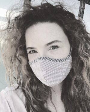 Bridget Regan Instagram - Smizing at all of you wearing your 😷