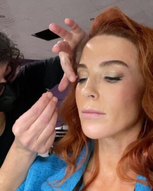 Bridget Regan Instagram - Belated photosynthesis dump 🌿🌿

@cwbatwoman @batwomanwriters 
@thecw @warnerbrostv