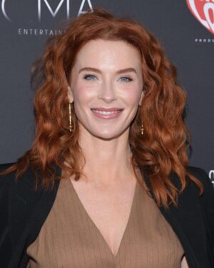 Bridget Regan Instagram - Opening night of #3BlackGirlBlues at the @hudsontheatres. Thank you, @daniellemonetruitt. She gives an absolutely astounding performance in this stunning one woman play written by herself & Anthony Djuan. Grab a ticket while you still can! Do not miss it. 

Thank you to my beautiful date, @yaritafrita!

Photos by Michael Tullberg.