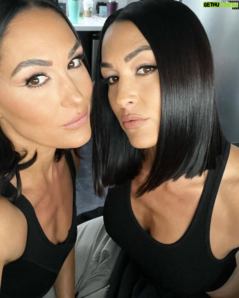 Brie Garcia Instagram - Some BTS of Twin Love 🫶🏽💕 loved being on this set surrounded by soooo many twins!!! If you haven’t watched you are missing out on an incredible show!!! The best social dating experiment!!!! Check it out on @primevideo @amazonfreevee #TwinLove 👯‍♀️✨