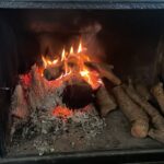 Brisa Fenoy Instagram - Tengo rotas las alas de mi espalda Tengo rotas las hojas de mi tronco Tengo rotas las olas de todo mi mar Tengo el corazón roto de tanto amar Tengo rotas las ideas de tanto pensar Tengo roto el amor de tanto sufrir Tengo rotos los ojos de tanto llorar Tengo rota la vida de tanto morir 🐚 Puedes escuchar la canción completa en mi @spotifyspain y ver el videoclip en mi canal de YouTube #reel #reels #instareels #musica #sanacion #alma #espiritu #fuego #roto #guitarra #poesia #songwriter #acoustic #guitar #voz #vibracion #healing