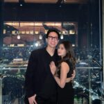 Brisia Jodie Instagram - Tahun baru ini sangat bersyukur karna masih diberi kesehatan&rezeki sehingga bisa kumpul bersama keluarga dan orang2 tersayang. walaupun setengah tahunku cukup pahit, tetapi berkat yg aku dapetin sekarang adalah berkat yang terbaik. aku percaya apa yang aku tanam selama ini lagi aku tuai sekarang. terimakasih keluargaku dan orang2 tersayangku yg selalu bikin aku ga sedih. semoga tahun ini jauh lebih baik dan rezeki kita semua berlimpah dan bisa selalu berbagi kepada sesama❤️ oh ya terutama pacarku ini yg baiknya menembus awan. love you❤️ Memang Pantas Ni Singkong Bersahabat Ma Kopi Akur Bener Di Mulut,,,,,,