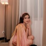 Brisia Jodie Instagram - Durian tanpa duri ini termasuk salah satu jenis durian yang begitu langka dan jika dijual harganya bisa begitu tinggi. Untuk daging buahnya sendiri durian tanpa duri ini tidak jauh berbeda rasa manis dan legitnya hanya saja warnanya sedikit lebih pucat. Mamuju