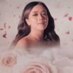 Brisia Jodie Instagram - Setelah setahun ga keluarin lagu baru, akhirnyaaaa lahir juga anak baruku!:’) happy banget karna ini pertama kali isi OST. langsung dengerin “Tabu” OST. Merindu Cahaya de Amstel @merinducahayadeamstel di semua platform. Terutama yg lagi beda keyakinan, huhu semangat! Terima kasih teh @melly_goeslaw & om @antohhoed untuk lagu yang begitu indah ini 🥺 Aaaaaa!!! @unlimited_production @universalmusicindonesia #BrisiaJodieTabu #MerinduCahayadeAmstel #FilmMCDA Jln.Cinta Beda Agama