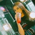 Brisia Jodie Instagram - “JAS MERAH: Jangan Sekali-kali Melupakan Sejarah” Tepat tanggal 10 November 2021 dalam rangka memperingati Hari Pahlawan saya akan me-lelang salah satu baju collaboration @esteh.indonesia x @billionairesproject yang hasilnya akan di donasikan kepada Para Veteran Kemerdekaan yang saat ini tinggal dan menetap di rumah yang tidak layak huni 🥲 Saya bersama para owner @esteh.indonesia mengajak seluruh masyarakat Indonesia untuk tidak melupakan sejarah dan membantu memberikan kehidupan yang layak bagi mereka yang sudah berjuang untuk kemerdekaan bangsa ini. Mohon tulis comment di bawah berapa harga penawaran kamu.. Karena saya akan serahkan secara langsung baju ini kepada penawar tertinggi secara simbolis tanggal 10 November 2021. Dan tentu hasil penjualan akan kami donasikan kepada para Veteran Kemerdekaan untuk membantu memerdekaan hidup mereka. Semoga hal sederhana yang kami lakukan ini sedikit banyaknya bisa berarti.. Sabar...dn Sadar Diri.