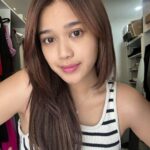 Brisia Jodie Instagram - Hayo ngaku siapa yang disini ngerasa kulitnya kusam? Salah satu rahasia kulit cerah aku adalah rutin eksfoliasi pakai ini! Apalagi bagi kalian yang masih takut eksfo, Licorice Brightening Pad to the rescue! Mengangkat sel kulit mati dan mencerahkan, super gentle & easy to use 🤍 Setelah cuci muka, tinggal usap kapas dari sisi bertekstur lalu sisi halus 😉 Love bgt! Ada yang udah cobain? #NPURE #LicoriceSeries #generasikulitsehat