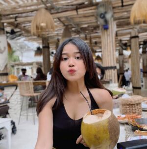 Brisia Jodie Instagram - Kayaknya kalo album “kisahku” dibikin series seru nih. Colek @eunwo.o_c