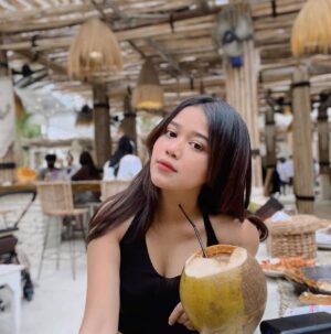Brisia Jodie Instagram - Kayaknya kalo album “kisahku” dibikin series seru nih. Colek @eunwo.o_c
