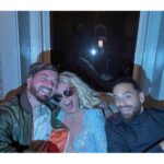 Britney Spears Instagram - HOLY SHIT it just hit me … I can’t believe I met these 2 !!! Holy smokes🔥