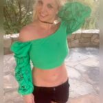 Britney Spears Instagram - Here’s to green tea 🍵 !!! And sorry there was a killer bee 🐝 on my shirt 👚 !!!
