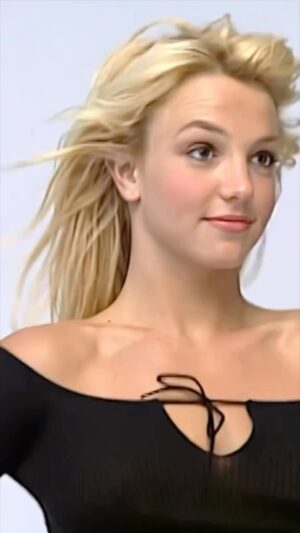 Britney Spears Instagram - Before documentaries like TMZ existed … it wasn’t acceptable for the press to make shows on innocent people to spread false information and ruin reputations 😒😒😒 !!! Back when Hollywood had value and respect !!! 

🎥: Herb Ritts