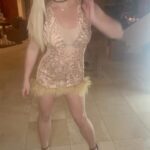 Britney Spears Instagram - Awkward silence … I love making people feel uncomfortable 😳 … here’s to gold 🤦‍♀️🌹🌹🌹 🤷‍♀️ !!!