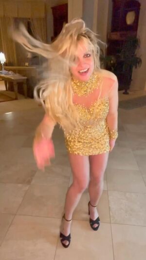 Britney Spears Instagram - Before dinner at Catch two nights ago !!! Dancing like I should everyday of my life !!!