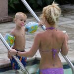 Britney Spears Instagram - Next baby is like mama please go this way 🤦🏼‍♀️🤦🏼‍♀️🤷🏼‍♀️🤷🏼‍♀️🤔 !!! Where’s the king man ??? 📸: Clint Brewer/Splash News