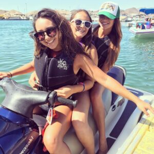 Brittany Thompson Martinez Instagram - Fun times in Laughlin with these beauties and your hat is in good hands @bobby_g13 🤣😂. 👸🏻👙☀️🌊🚤 #laughlin #lakemohave #summertime #funinthesun #girlsjustwannahavefun