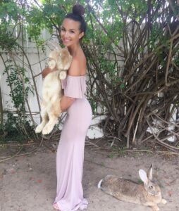Brittany Thompson Martinez Instagram - Happy Easter!!! My Easter bunnies bigger than yours 😜🐇 #easter #family #bunnies #sundayfunday