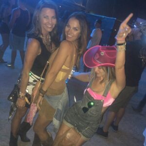 Brittany Thompson Martinez Instagram - Day 1 adventures of stagecoach
#stagecoach #country #countrymusic #girlstrip @jphotobomber9 @samantha_rush @nyalajewelry