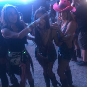 Brittany Thompson Martinez Instagram - Day 1 adventures of stagecoach
#stagecoach #country #countrymusic #girlstrip @jphotobomber9 @samantha_rush @nyalajewelry