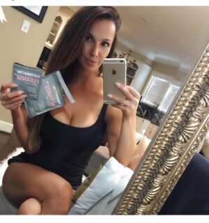 Brittany Thompson Martinez Instagram - Love love love my @flattummyco #flattummytea #nobloat #stayfit #girls