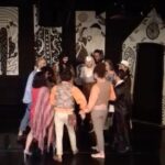 Bruna Tatar Instagram - Eu seguro sua mão na minha, para que juntos possamos fazer, aquilo que eu não quero, aquilo que eu não posso, e não consigo, fazer sozinho. Minha base, minha casa ❤️ 27/03- Dia do Teatro 🎭