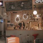 Burak Satibol Instagram - Adım başı kafe kamera arkası görüntüleri siz değerli halkımızın beğenisine sunulmuştur. Hala seyretmeyen varsa bizden değildir! Dikkat spoiler: Olaylar @exxen de geçiyor. @usyapimtv @aydemirsel @ebru.a.aydemir @erdalsahin__