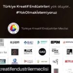 Burak Satibol Instagram - #YokOlmakİstemiyoruz Bizler Türkiye’nin Moda Tasarımcıları, Grafik Tasarımcıları, Endüstriyel Tasarımcıları, Dijital Oyun Üreticileri, Müzik Endüstrileri Paydaşları, Etkinlik Sektörü paydaşları, Sinema Sektörü Paydaşları , Mimarları, Reklamcıları, Fotoğraf sanatçıları, Plastik Sanatçıları, Tiyatrocuları , Sahne Sanatları çalışanları ve sanatçıları dahil tüm kreatif ve kültür endüstrilerini kamu nezdinde temsil etmeye yetkili en üst düzey çatı yapı olarak diyoruz ki : Türkiye Kreatif Endüstrileri yok oluyor... Ekonomik anlamda ülkemizin katma değeri en yüksek meslek gruplarını kapsayan, Türkiye’nin kalkınmasında, uluslararası itibar kazanımlarında büyük rol oynayan yüzbinlerce çalışana ve sanatçıya sahip Türkiye Kreatif Endüstriler pandeminin başından bugüne hayatta kalma mücadelesi veriyor. Acil bir yol haritası belirlenmesini bekliyoruz! Artık zaman kaybetmeye tahammülü kalmayan bu endüstrilerin üyeleri olarak, işlerimizin 'nin gerçekleştiği yaz sezonunu 2. kez kaybetme lüksümüz yok. Kültürel, sanatsal, ve kreatif sektörün tüm alanlarını kapsayan etkinliklerin, kültür ve sanat merkezlerinin , sinemaların, canlı performansların, tiyatroların, gösterilerin, sergilerin, festivallerin, defilelerin, normalleşme sürecine başlayan diğer sektörler gibi Covid-19 şartlarına uygun bir biçimde , iş dinamiklerimiz göz ardı edilmeden faaliyet gösterebileceği uygun koşulların oluşturulmasını istiyoruz. Türkiye Kreatif Endüstriler Meclisi @tcbestepe @ticaret.bakanligi @tckulturturizm @saglikbakanligi @tcmeb @tobbiletisim @rhisarciklioglu @atakavame @tobbkreatifendustrilermeclisi