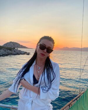 Burcu Gönder Instagram - 🤍 Sensation